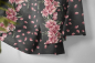 Preview: Magnolia anthrazit, Bordüre auf Baumwolljersey, exklusive Eigenproduktion von Graustufen-Stoffe
