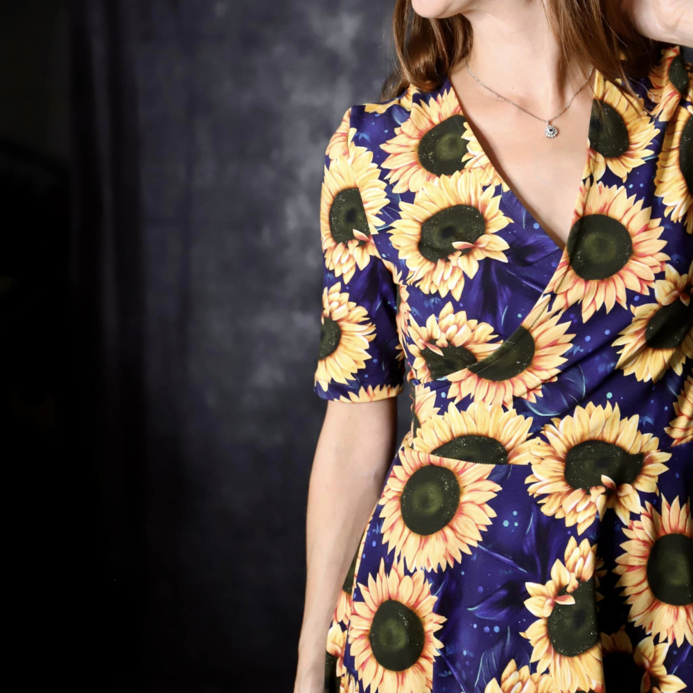 B-Ware: Eigenproduktion Lights von Autumn in royalblau von Graustufen-Stoffe auf French Terry