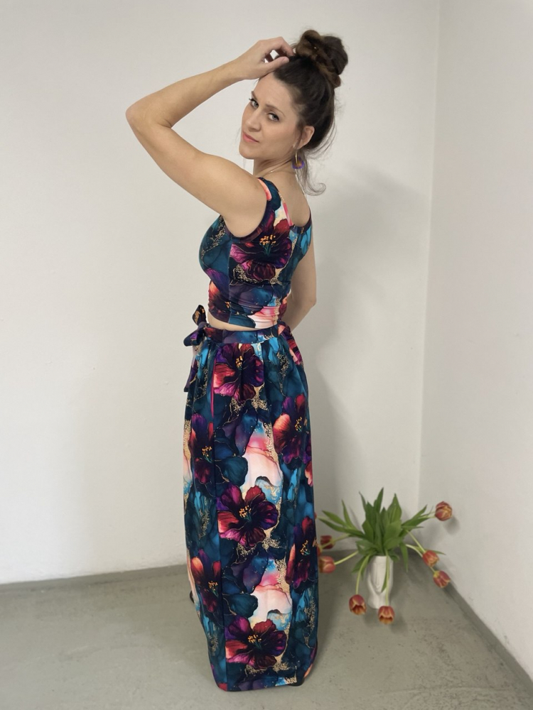 Reststück 170 cm, Bio French Terry, Eigenproduktion Dream of Flowers  von Graustufen-Stoffe