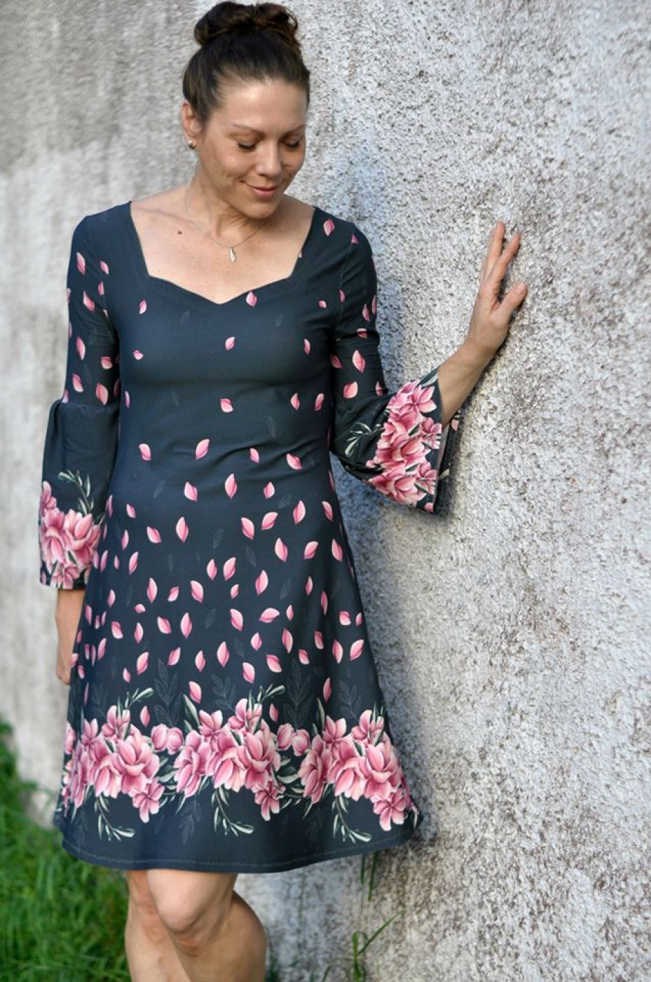 Magnolia anthrazit, Bordüre auf Baumwolljersey, exklusive Eigenproduktion von Graustufen-Stoffe