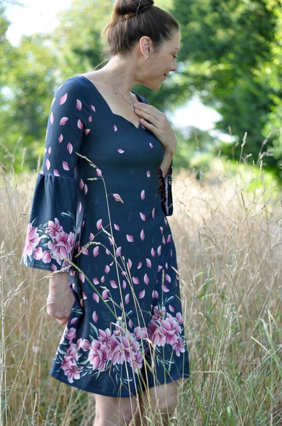 Magnolia anthrazit, Bordüre auf Baumwolljersey, exklusive Eigenproduktion von Graustufen-Stoffe