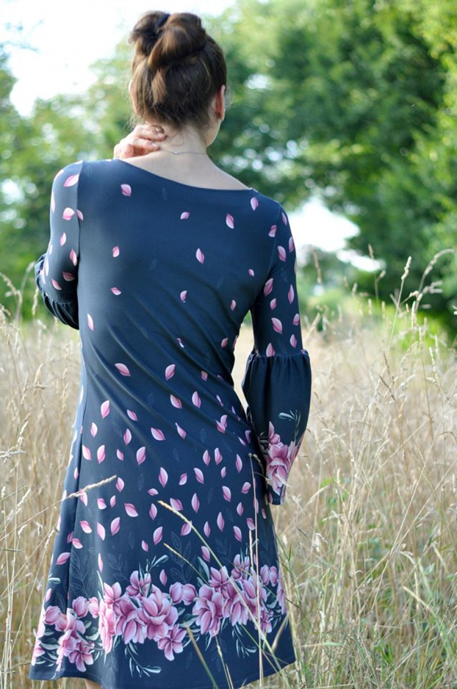 Magnolia anthrazit, Bordüre auf Baumwolljersey, exklusive Eigenproduktion von Graustufen-Stoffe