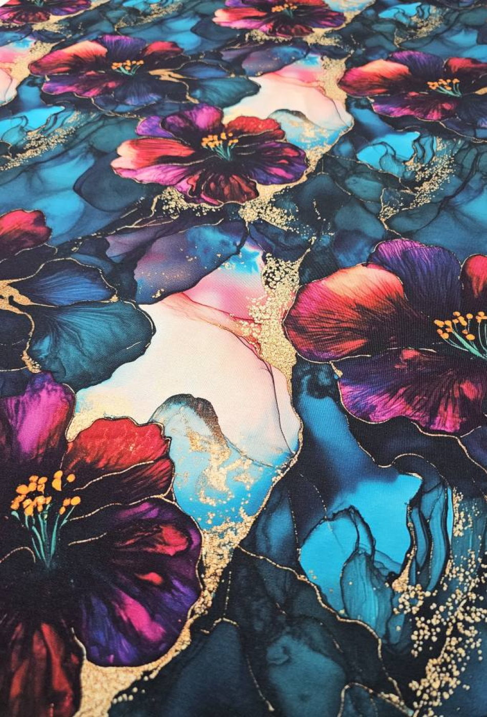 Stoff des Monats: Bio French Terry, Eigenproduktion Dream of Flowers  von Graustufen-Stoffe