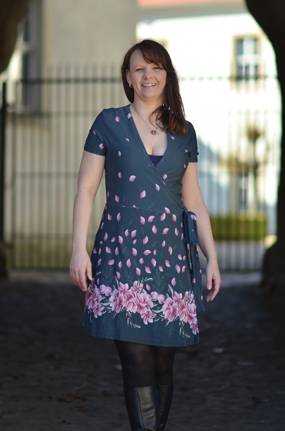 Magnolia anthrazit, Bordüre auf Baumwolljersey, exklusive Eigenproduktion von Graustufen-Stoffe