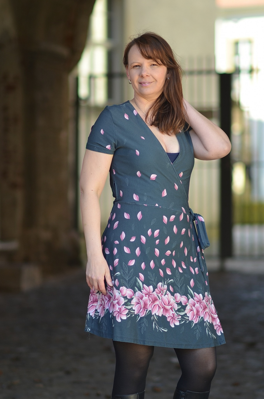 Magnolia anthrazit, Bordüre auf Baumwolljersey, exklusive Eigenproduktion von Graustufen-Stoffe