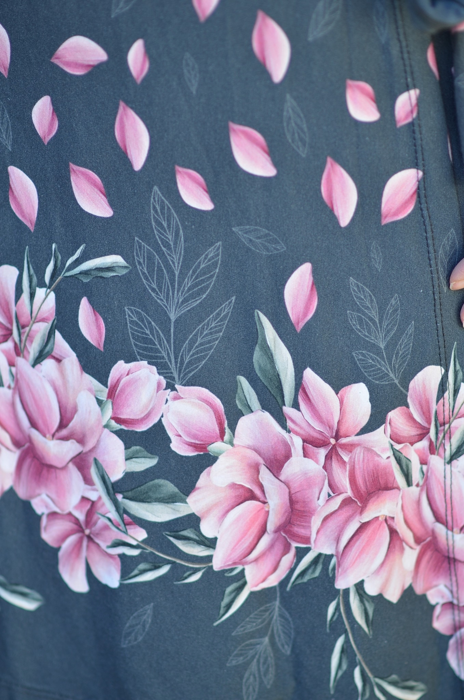 Magnolia anthrazit, Bordüre auf Baumwolljersey, exklusive Eigenproduktion von Graustufen-Stoffe