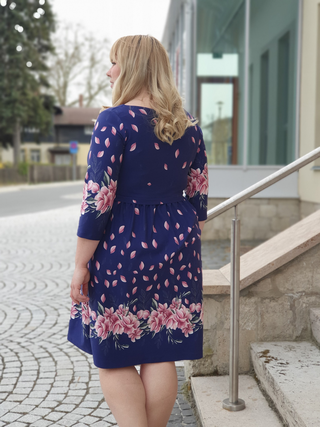 Magnolia blau, Bordüre auf Baumwolljersey, exklusive Eigenproduktion von Graustufen-Stoffe