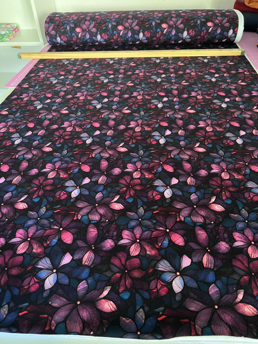 Bio French Terry mit Überbreite (Stoffbreite ca. 180 cm): Eigenproduktion  Red velvet blossom - von Graustufen-Stoffe