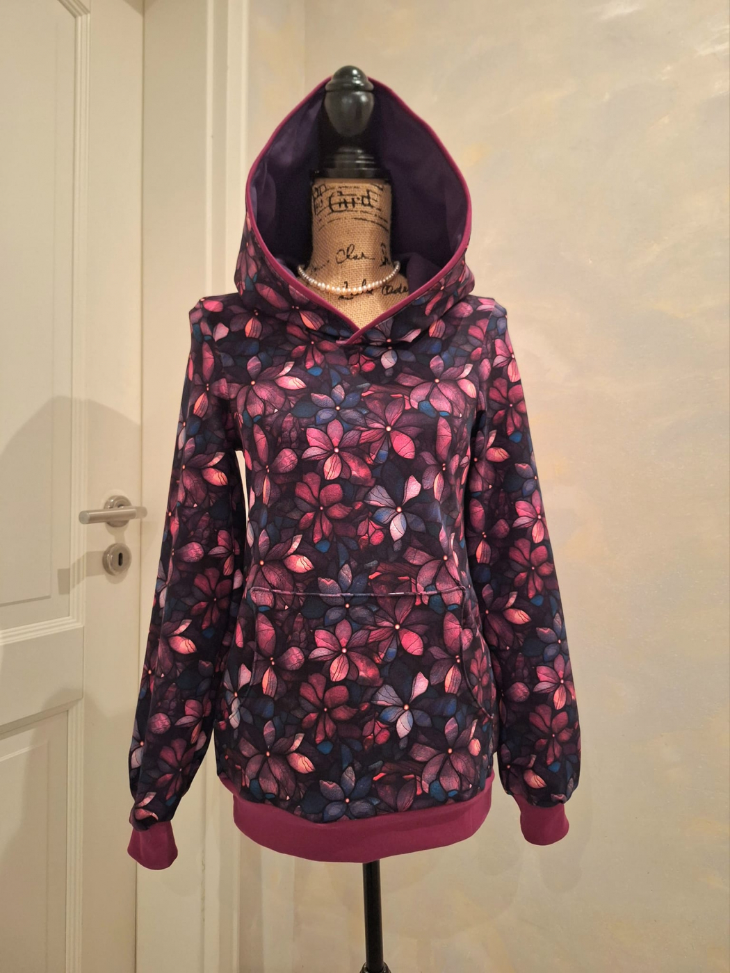 Bio French Terry mit Überbreite (Stoffbreite ca. 180 cm): Eigenproduktion  Red velvet blossom - von Graustufen-Stoffe