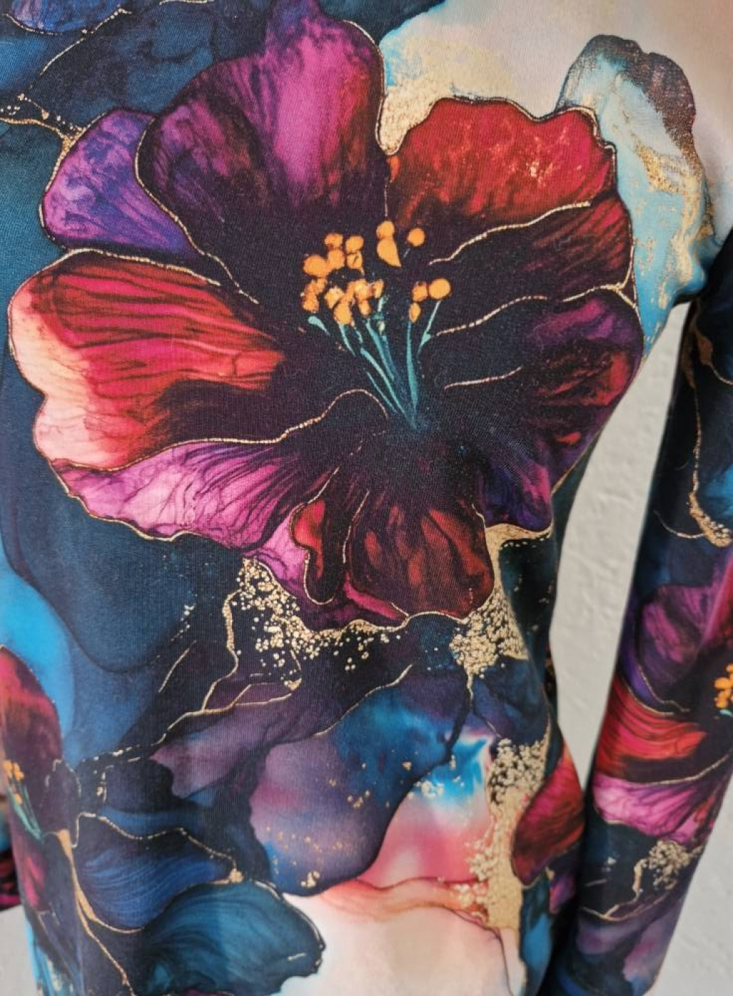 Stoff des Monats: Bio French Terry, Eigenproduktion Dream of Flowers  von Graustufen-Stoffe