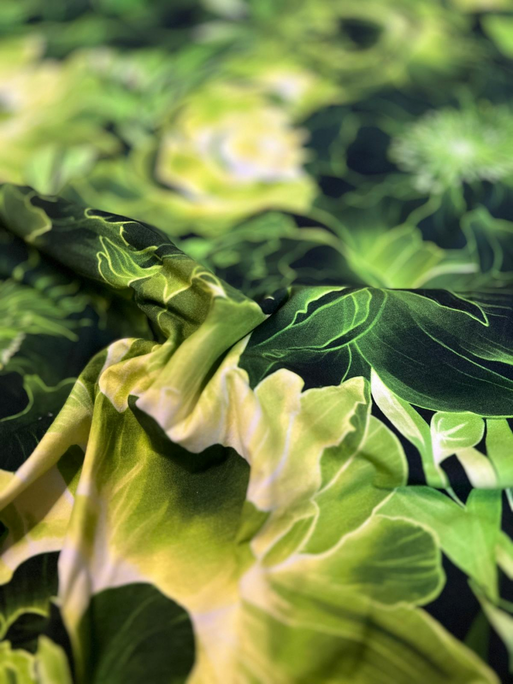 Bio Viskosejersey mit Überbreite (Stoffbreite ca. 170 cm): Eigenproduktion Frozen Flowers von Graustufen-Stoffe