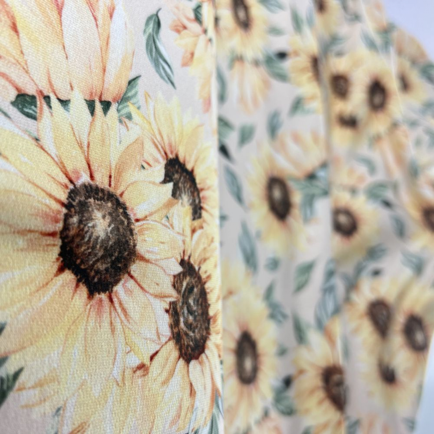 Weicher French Terry mit Sonnenblumen. 