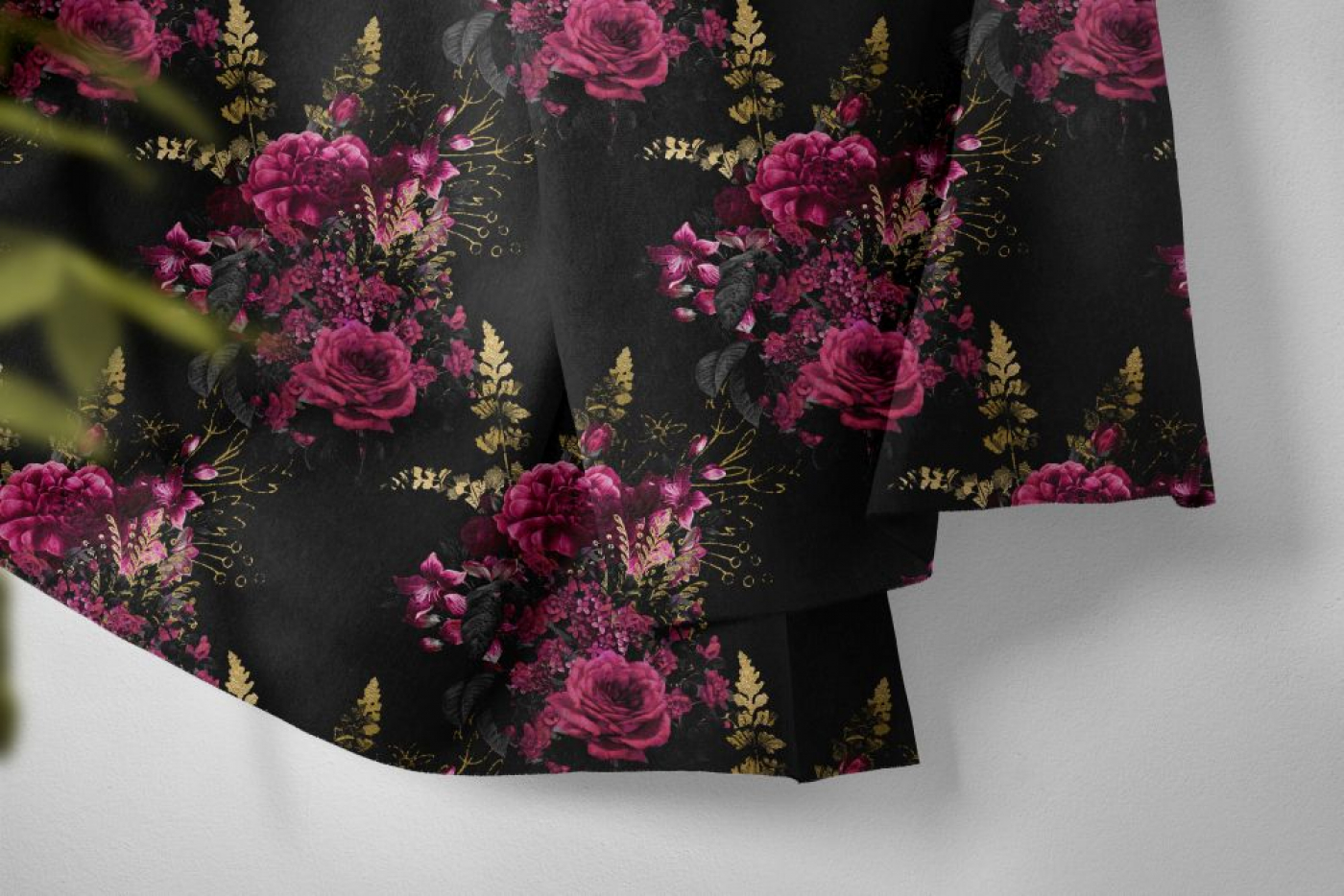 French Terry: Eigenproduktion "Flowers of the Night " von Graustufen-Stoffe